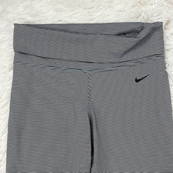 Nike Hyper Stripe Crop Yoga Leggings White Black - Picture 2 of 5